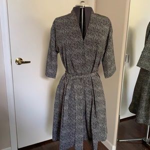 Printed dress with flattering v neckline and tie